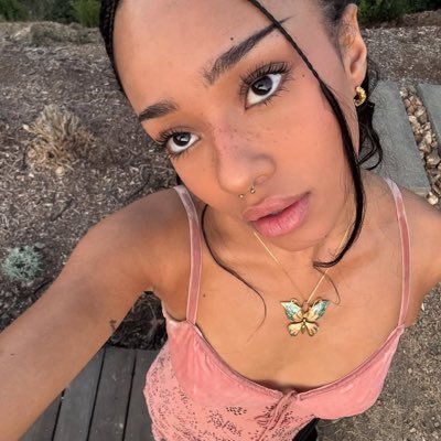 cqsmiclovv's profile picture. “I’m nothing in my soul if not obsessive”