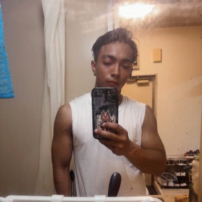 TheinTh32631065's profile picture. シンプル は いちばん 方法です。☺️