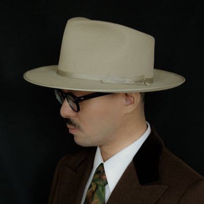 coroncorondo's profile picture. ■ 粘土で龍神や仏像を作る彫刻家です。油彩画も描きます。■2020年にアトリエを横浜から奈良へ移し活動中。 ■受注依頼はDMにて承ります。WEBからオンラインショップへアクセスできます。