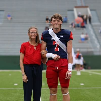 Born Again Christian. I love my family. 6'2 185lb C/O 26 FS/WR.
Vertical- 34
40yrd dash- 4.5
5-10-5 - 4.21
Broad jump- 9'3
Hands- 9.5