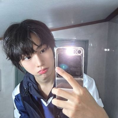 wbfniki's profile picture. en & cortis