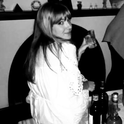 coldfingerloli's profile picture. fua belén son las 12 del mediodia jaja