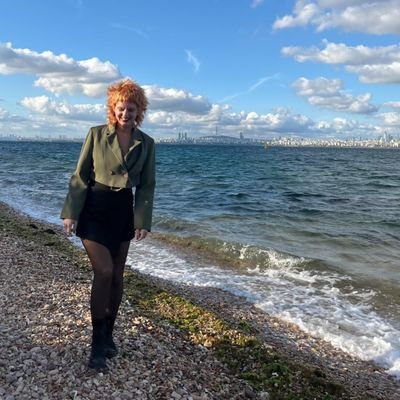 ✒️Tesadüfi Tezahürler
✒️Gelemem Cezalıyım
✒️Zihin İpleri
✒️İnkâr
Aşkın L* Hali'nde yer alır 🌈
@SenlikBlog 'da yazar 💜