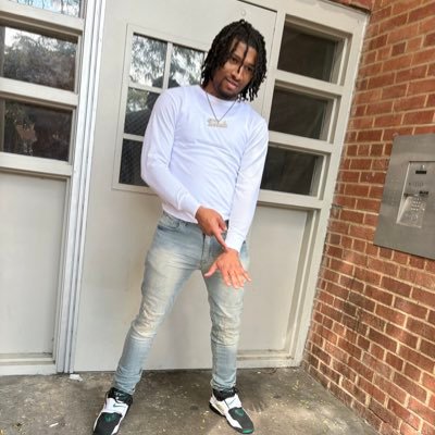 1lilsticktalk's profile picture. 