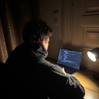 albvndev's profile picture. 19, tech student, building consumer apps & saas