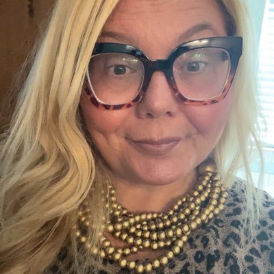 Follower of Jesus ❤️Mom❤️Writer ❤️Native Floridian ❤️Live on a Family Compound ❤️Conservative🔥 Find me daily (mostly) at @Twitchyteam ❤️