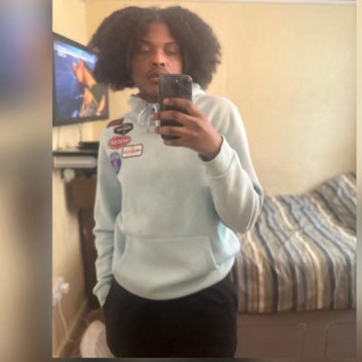 UnrulyxKid's profile picture. 22♏️6’1 || 🇬🇧 || nsfw 18+ || vers top || hairy lover🌳|| double vids on Highlights || anime & chill?😌