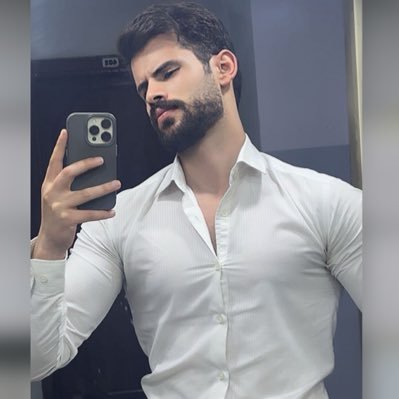 محامي أردني ، منتسب لنقابة المحامين الأردنيين