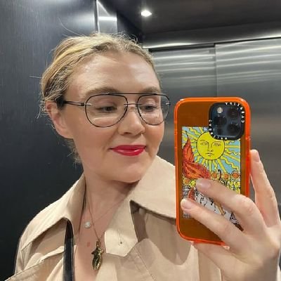 Beauty & wellness editor | Brand content consultant ✍️ @ellusaa @vanityfairre