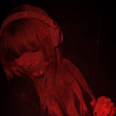 @rayssaleal| nós mulheres multifandoms que estamos esperando hexatombe enquanto choramos pela antiga conta (@bruspacets).