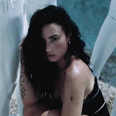 𝖎’𝖒 𝖆𝖓 𝖆𝖓𝖌𝖊𝖑, 𝖎’𝖒 𝖆 𝖉𝖊𝖒𝖔𝖓, 𝖏𝖚𝖘𝖙 𝖉𝖊𝖕𝖊𝖓𝖉𝖘 𝖔𝖓 𝖜𝖍𝖆𝖙 𝖞𝖔𝖚’𝖗𝖊 𝖋𝖊𝖊𝖑𝖎𝖓𝖌
