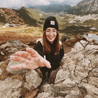 Projektuję identyfikacje wizualne 👩🏼💻 Góry to moja definicja wolności 🏔️ Bycie offline to luksus, na który coraz częściej sobie pozwalam.🧘🏼♀️