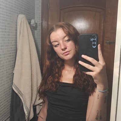 issabeel444's profile picture. tengo un roto que ni mi abuela sabe coser