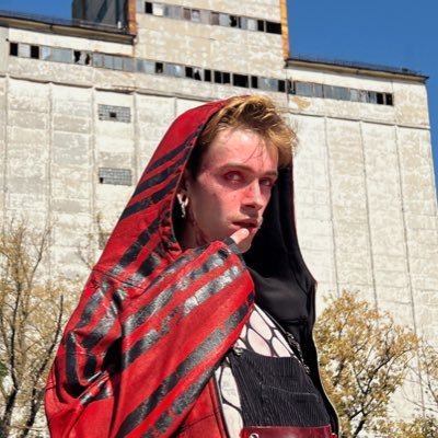 New profile, same old me — follow if you’re brave enough, you wild one 👇🏼