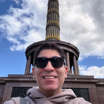 Some FinTech bro نه خوشگل نه پولدار ، مهارت در انتخاب شدن به عنوان جاست-فرندز توسط دخترها 😁