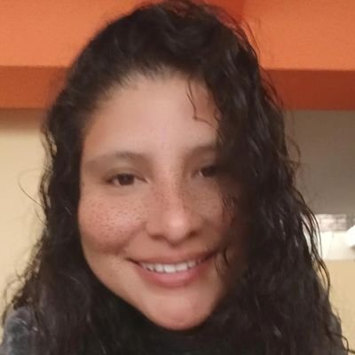 me encanta viajar, el mar, música, teatro,bailar. sagitariana ♐, comunicadora, productora y mil oficios.. #viajeligero #actitud