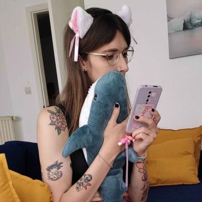 🏳️⚧️ Trans mtf || She/her || French || Bi || Terminally brainwormed 🦠