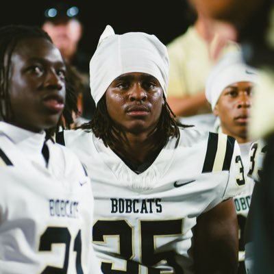 ZayRobinson35's profile picture. Isaiah Robinson || Co: 27’ || POS: MLB ||Buchholz High School 5'10 215lbs || 4.6 GPA📚|| 352-556-8895