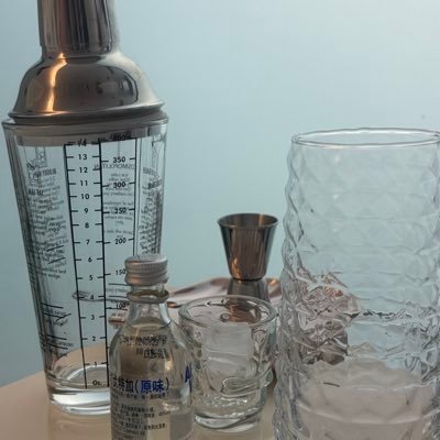 rxz11220's profile picture. 聊天舒心就好,雙魚座，已讀就回，想與每個與別不同的人聊聊心中的瑣碎事物與情緒😌😌