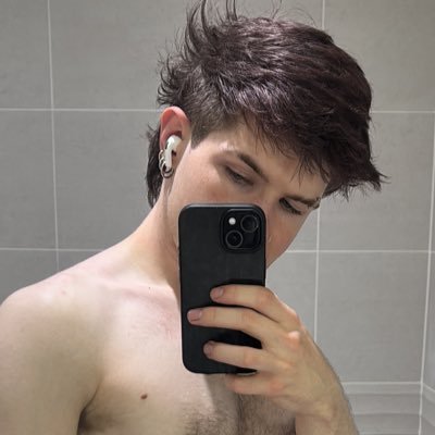 💜 Occasional drag thing 💜 occasionally gym 💜100% strange💜 @sparrowkf_prod : art account!! insta: slfrost_04