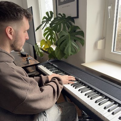24 | piano & beats | dev & ai | building https://t.co/0AZYjDtus9 its like chatgpt + fl studio for pianists & producers