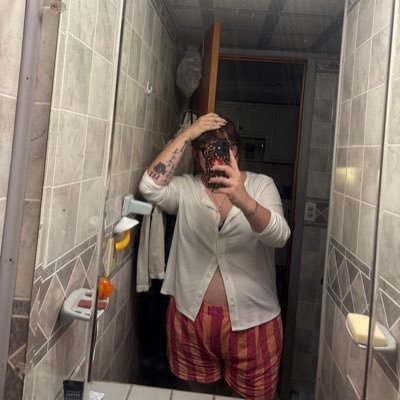 thevelveteenbun's profile picture. Existentialist Moon, Poet Sun, Impressionist rising