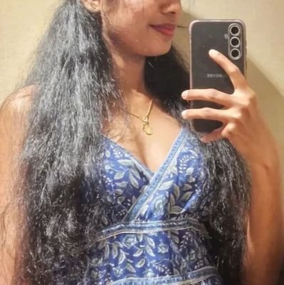 @pooja_tamil_ponuu_23
my telegram ID DM panunga enjoy panalam 🥵 😘