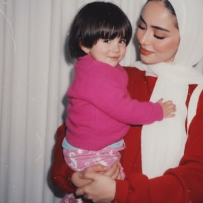 أنا اخصائية بس فرفوشة 🥰