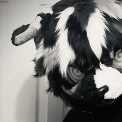 18 yr old furry artist + fursuiter | certified service wolf puppy ΔΘ | healing thru my comforts | 18+ MDNI ,,, im a bit of a freak 。・°°・(>_<)・°°・。