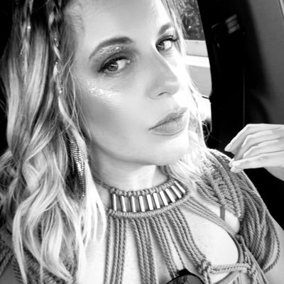 Business owner/Amante de los animales y Del Mar/ Escribo lo que pienso/Colombiana/Amo viajar/forever blonde INSTAGRAM:theofficialblondie