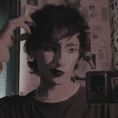 freaky miserable hopeless visexual | part time artist | wuluhwuh ♡ Commissions are free ♡ Zero tolerance for homophobia, transphobia, or any hate.