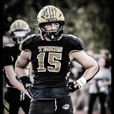 6’2 230 ILB, TE and Varsity wrestler class of 2027 Oakville Senior High