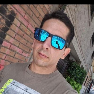 ArcEzequiel's profile picture. Nadie se salva solo