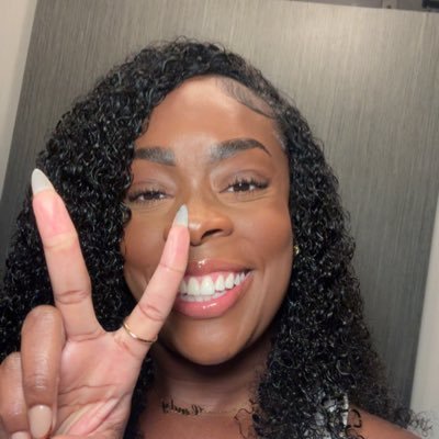 KingJeannn_'s profile picture. Busy building my empire with the bricks Jesus handing me 🤍🤍🤍