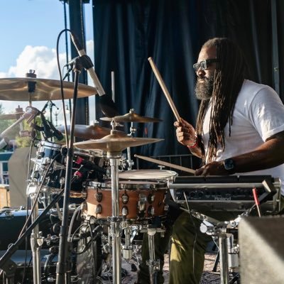 Chicago born and raised, loves playing drums. My son is my world! IG: MurryOnDrums #MODEnt #MurryOnDrums PS5: LethalPooter