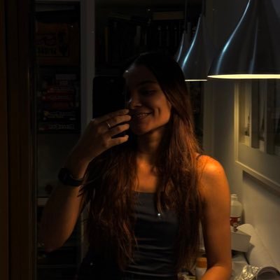 helloredstairs's profile picture. 