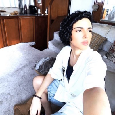 eiou0_'s profile picture. 