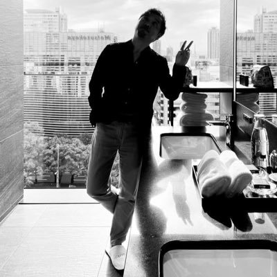 T80201's profile picture. 1万のいいねより、1人からのボケツッコミコメントを大事にしたい酔い潰れてリビングの床で寝るオジサンです。ユカおじって呼んでください。