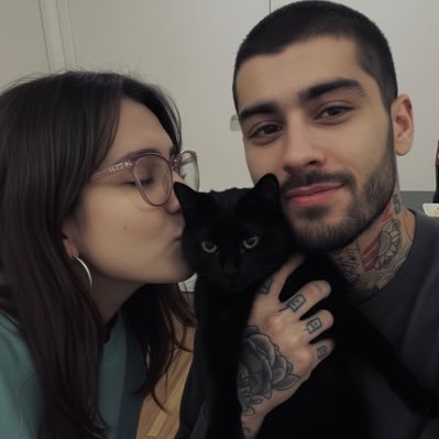 wlkngatightrope's profile picture. holi, bienvenidi a mis momentos más humildes y mi lugar seguro siendo fangirl 💛💚💙💔🇮🇪💜 @zaynmalik es el amor de mi vida