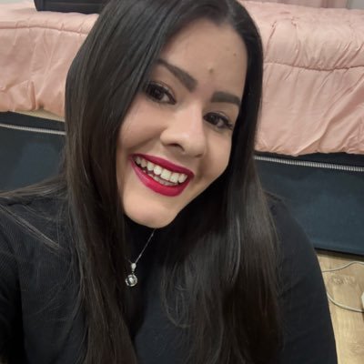 não importa a cor do céu, quem faz o dia bonito é você