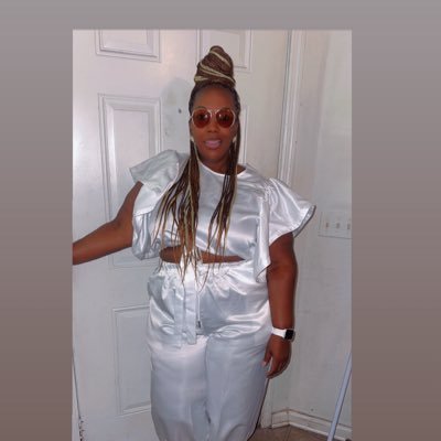 EnglishTakela's profile picture. 