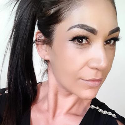SimoneKoller4's profile picture. Lutando pelo meu país 🇧🇷💚💛
Graduada em Direito ⚖️