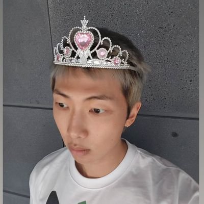 jin_jhope12802's profile picture. army 💜
