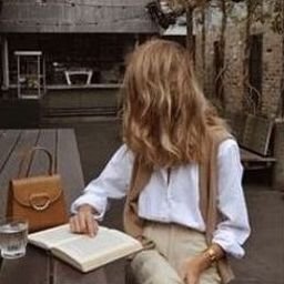 Socalm1451455's profile picture. 街角のカフェでゆったり過ごす