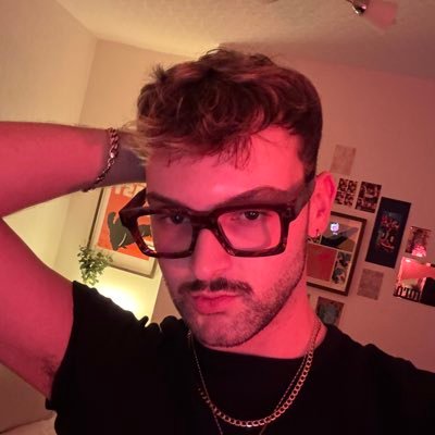 onlyl4mps's profile picture. 20