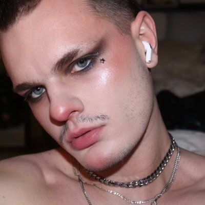 fynnlikefinn's profile picture. I’m back in the badlands November 6th ✨ 23✨