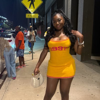 det_97's profile picture. 20-something // MPH 💙🐏// HΞ 💖💚