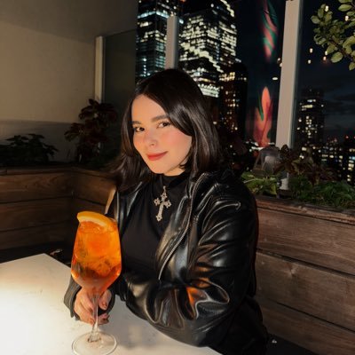 fernandatovarm3's profile picture. born to create