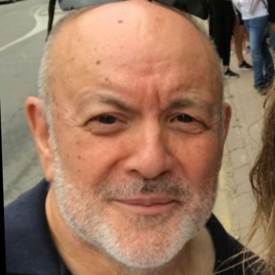 Economista. Diplomado en Investigación Operativa. Conferencias de Pricing y sobre el dinero y otras cuestiones monetarias, por invitación.