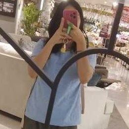 she_vogue's profile picture. ig:_shevogue(makassar(like singing and painting as well editing)Tiktok:She_ 
part of the beauty and spa